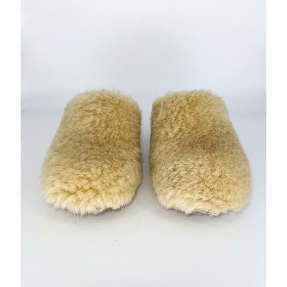 CHANEL 2022 Beige SHEARLING LAMBSKIN CC Logo Fuzzy Low Heel Clogs Size E… - Picture 3 of 15